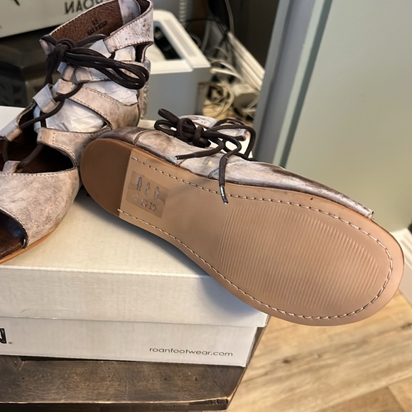 🛑 1 hour SALE. 💎 ROAN by BED/STU, Suede Winnie Flat Sandals - Picture 8 of 8